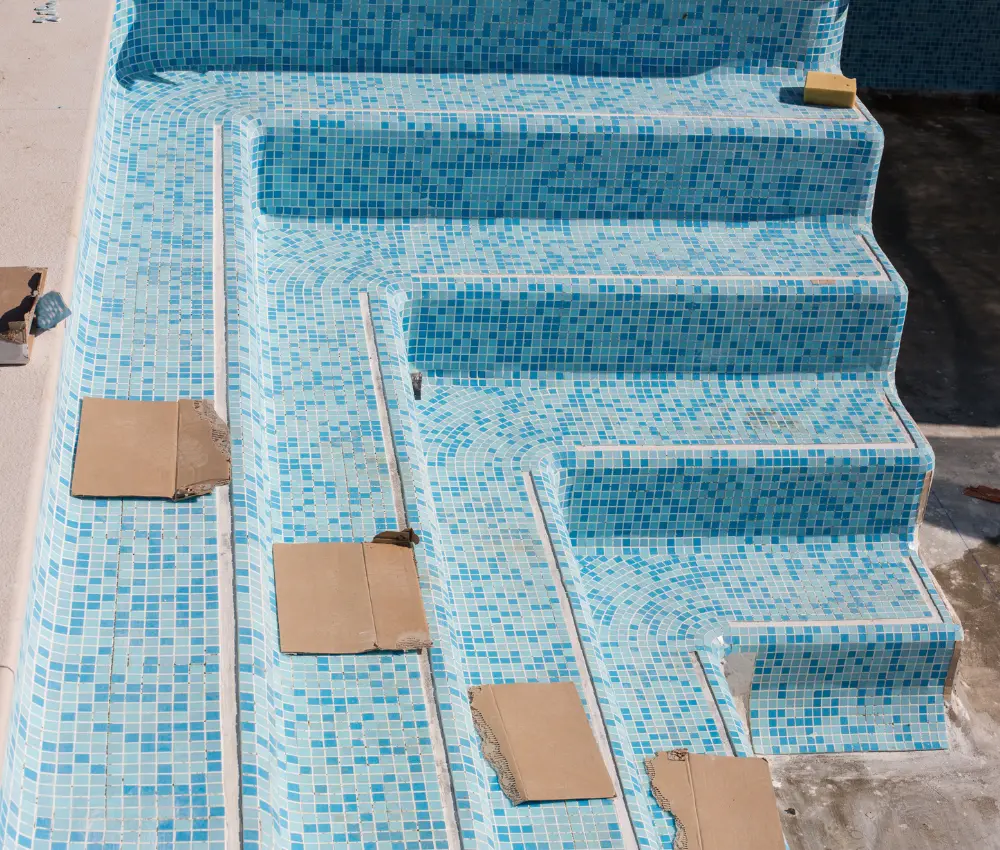 Einzigartige Fliesenverlegung in Pools und Schimmbädern