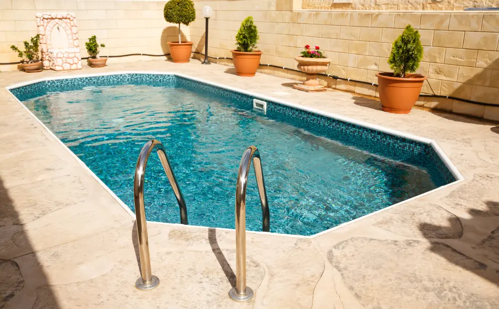 Neue Fliesen für dein Pool
